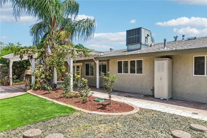 17316 Hawthorne Avenue, Fontana, California 92335