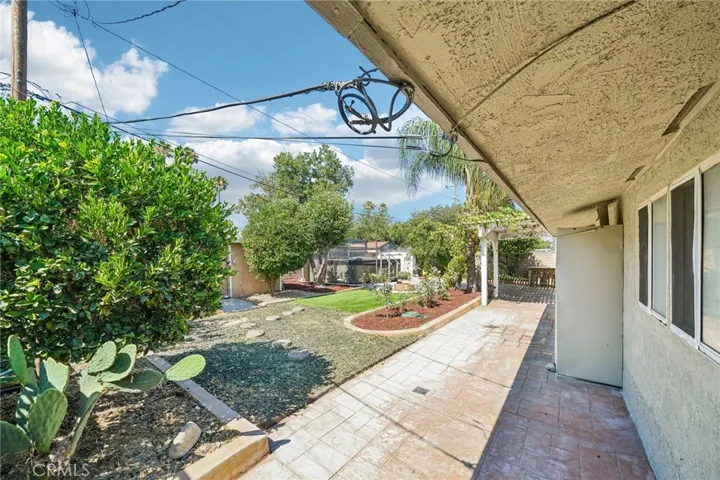 17316 Hawthorne Avenue, Fontana, California 92335