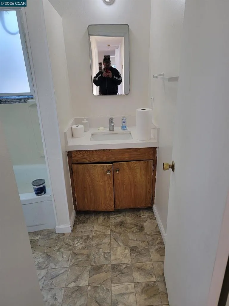 BATHROOM 2 SINK
