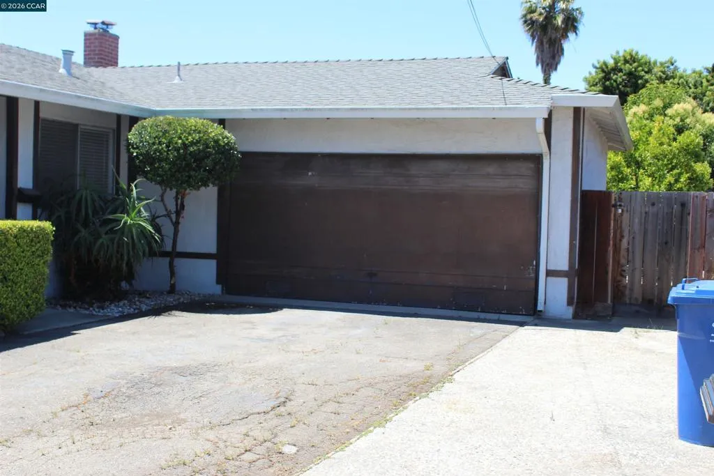 2 CAR GARAGE