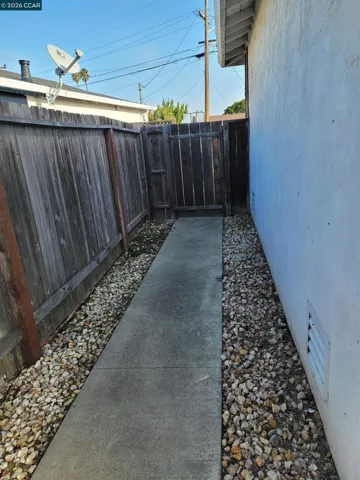 SIDEYARD