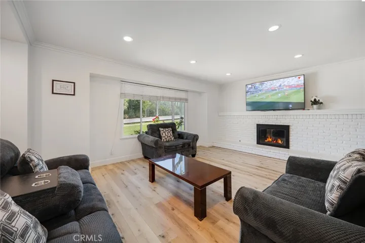 135 Lupe Avenue, Newbury Park, California 91320