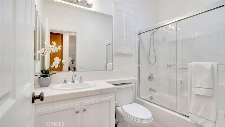 Hallway bathroom, recently painted and sparkling clean