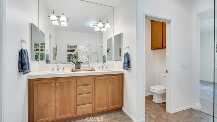 Dual sinks to keep both of you happy.