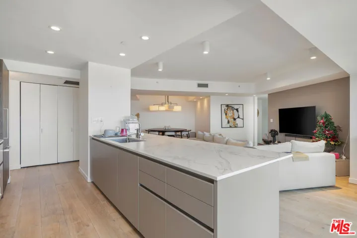 13600 Marina Pointe Drive 1906, Marina Del Rey, California 90292