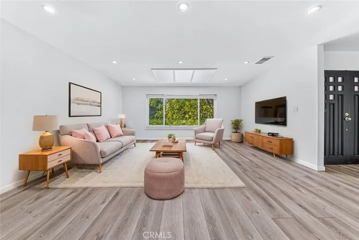 19243 Knapp, Northridge, California 91324