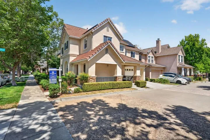 180 Espinosa Lane, Mountain View, California 94043