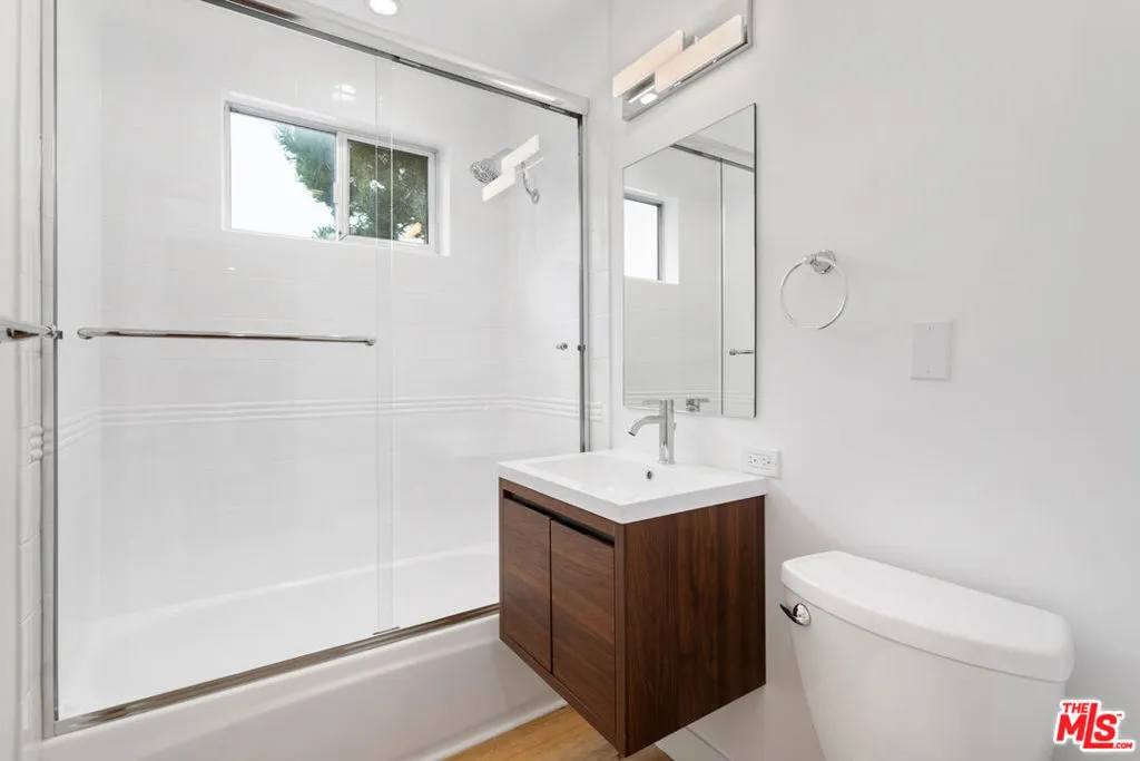 Updated Clean Bathroom