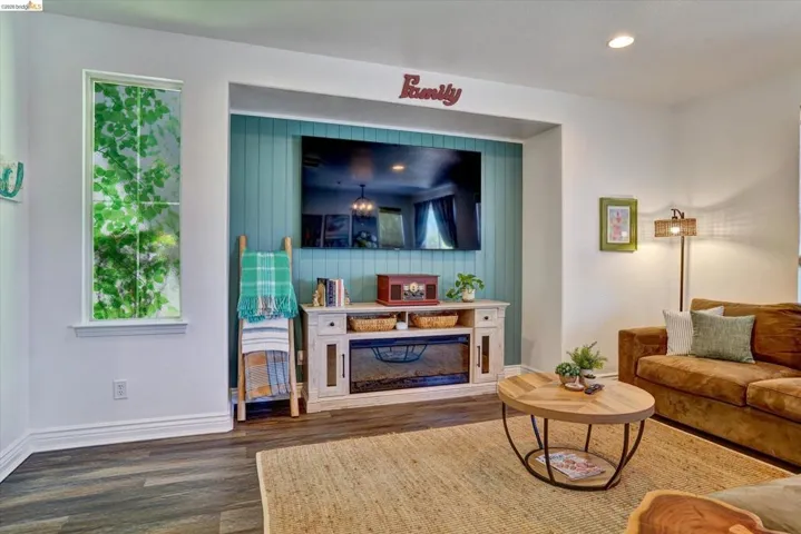 619 Falling Star Dr, Martinez, California 94553