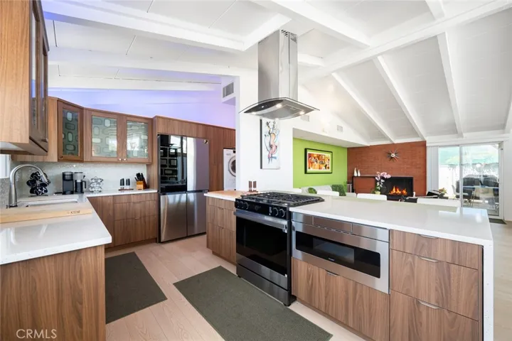 19800 Friar, Woodland Hills, California 91367