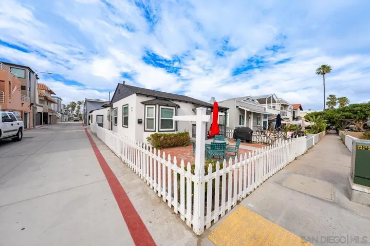 716 Dover, San Diego, California 92109