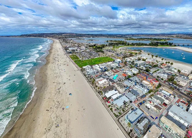 716 Dover, San Diego, California 92109