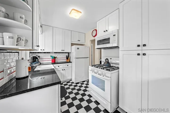 716 Dover, San Diego, California 92109