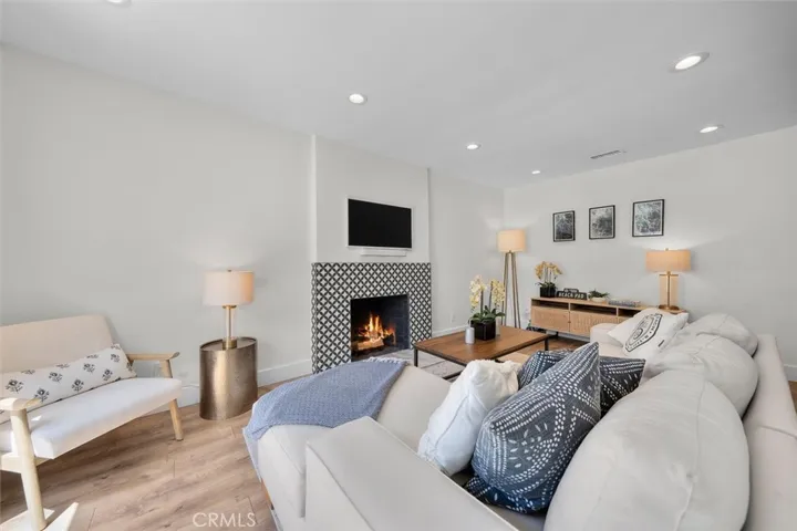 1430 Bonnie Brae, Hermosa Beach, California 90254
