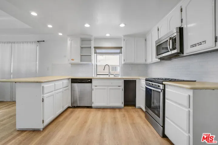 18324 Kingsdale Avenue, Redondo Beach, California 90278