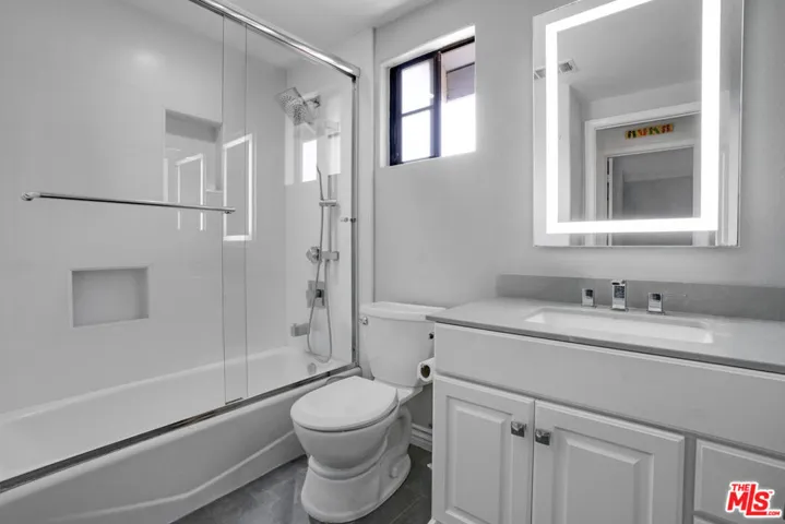 18324 Kingsdale Avenue, Redondo Beach, California 90278