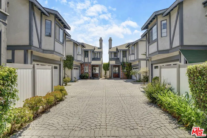 18324 Kingsdale Avenue, Redondo Beach, California 90278