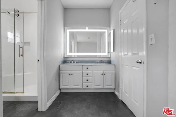 18324 Kingsdale Avenue, Redondo Beach, California 90278