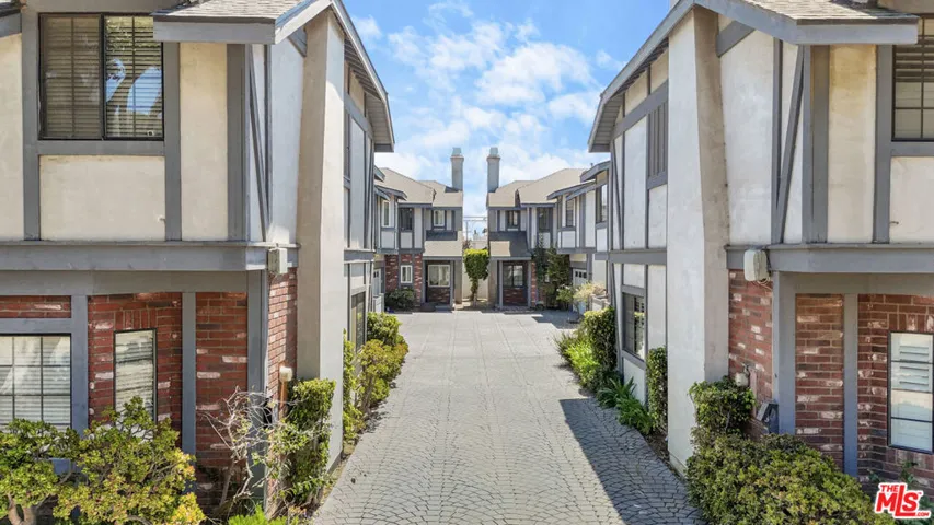 18324 Kingsdale Avenue, Redondo Beach, California 90278