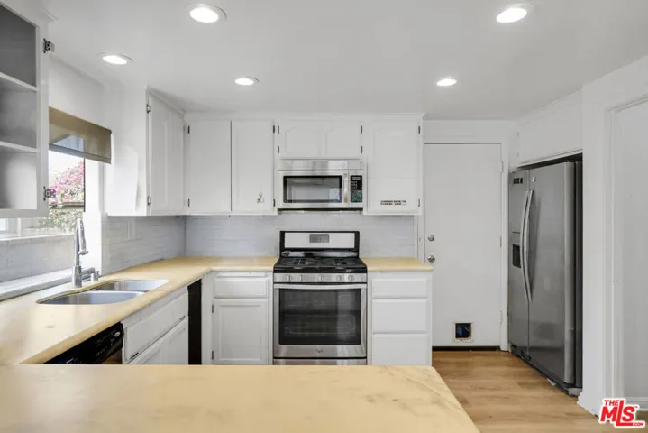 18324 Kingsdale Avenue, Redondo Beach, California 90278