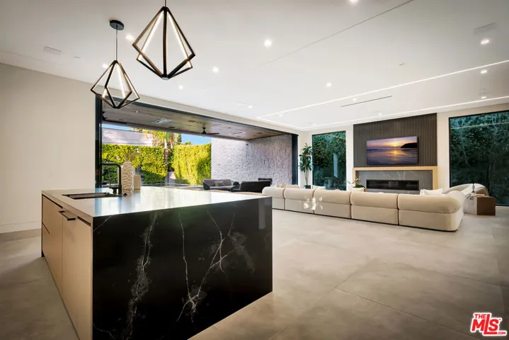 15743 Hesby Street, Encino, California 91436