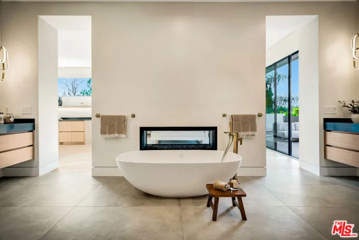 15743 Hesby Street, Encino, California 91436