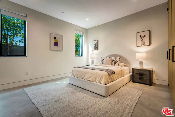 15743 Hesby Street, Encino, California 91436
