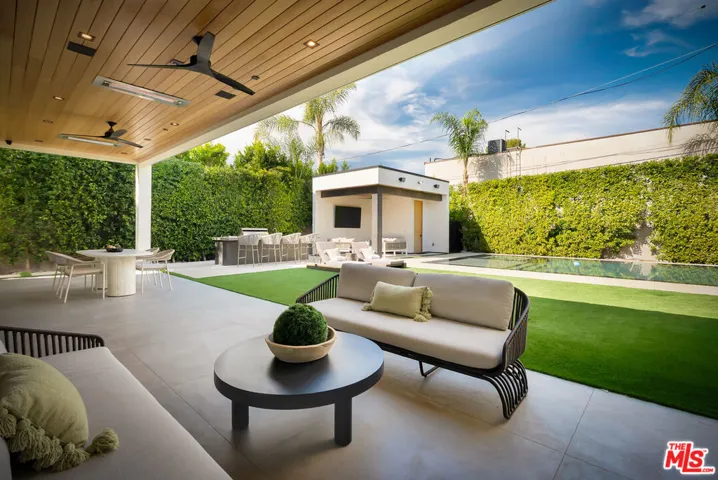 15743 Hesby Street, Encino, California 91436