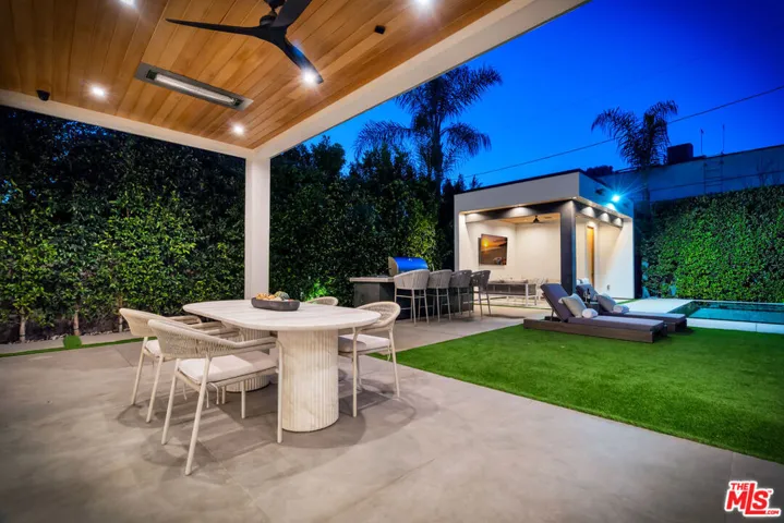15743 Hesby Street, Encino, California 91436