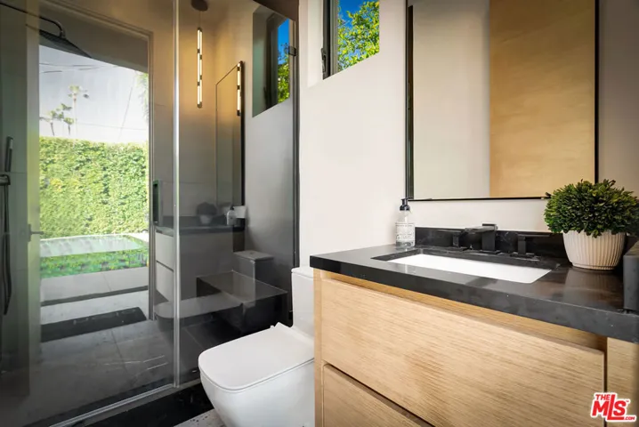 15743 Hesby Street, Encino, California 91436