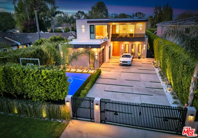 15743 Hesby Street, Encino, California 91436