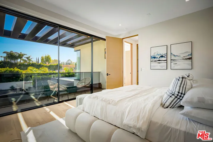 15743 Hesby Street, Encino, California 91436
