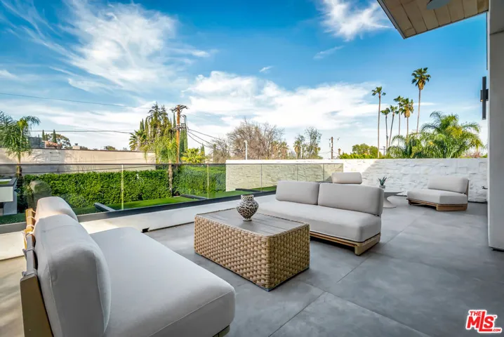 15743 Hesby Street, Encino, California 91436