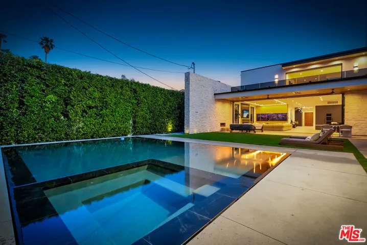 15743 Hesby Street, Encino, California 91436