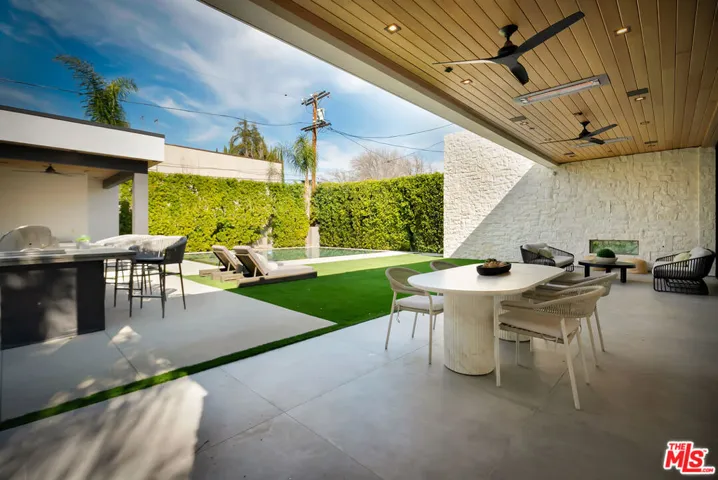 15743 Hesby Street, Encino, California 91436