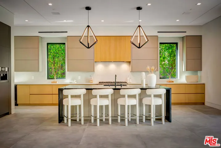 15743 Hesby Street, Encino, California 91436
