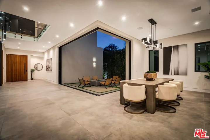 15743 Hesby Street, Encino, California 91436
