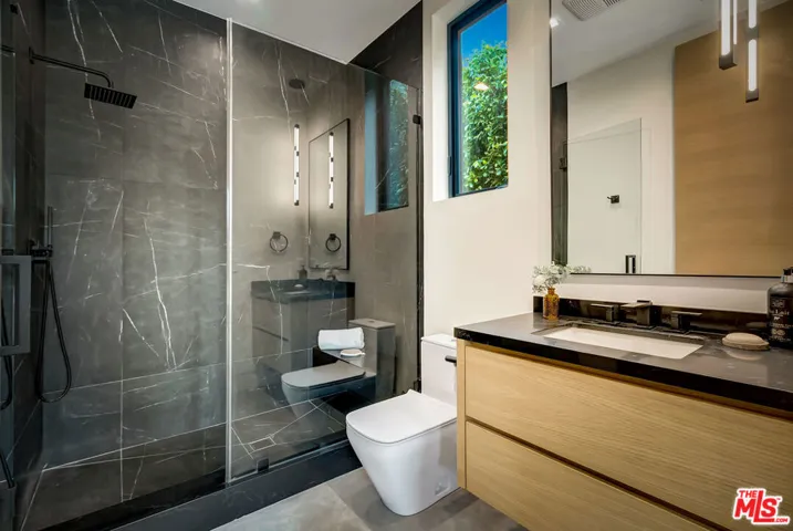 15743 Hesby Street, Encino, California 91436