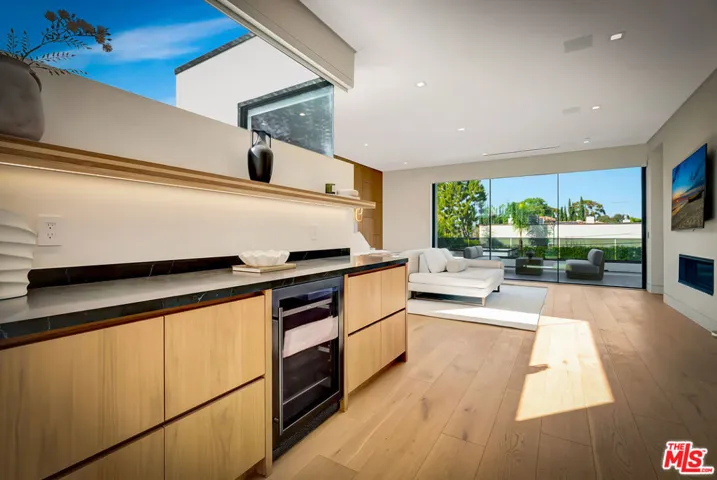 15743 Hesby Street, Encino, California 91436