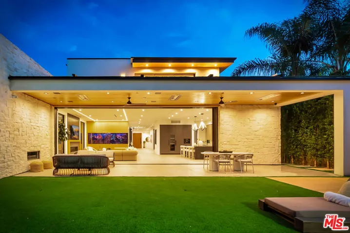 15743 Hesby Street, Encino, California 91436