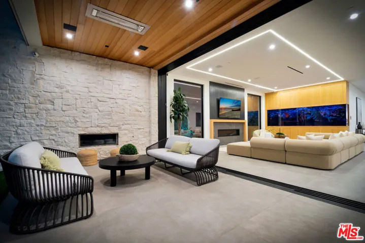 15743 Hesby Street, Encino, California 91436