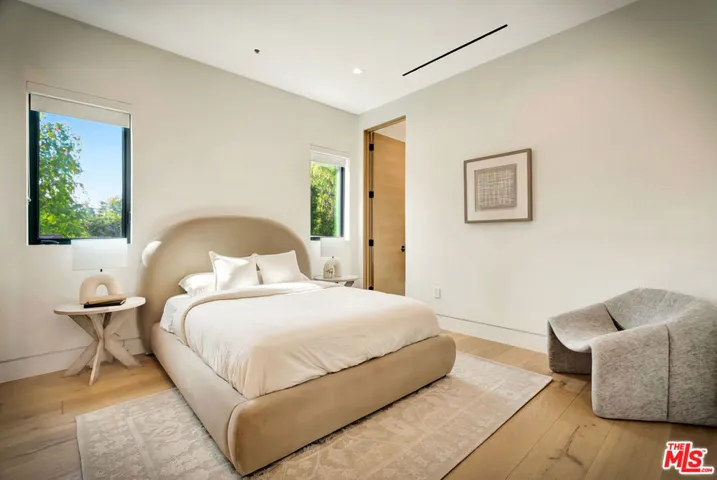 15743 Hesby Street, Encino, California 91436