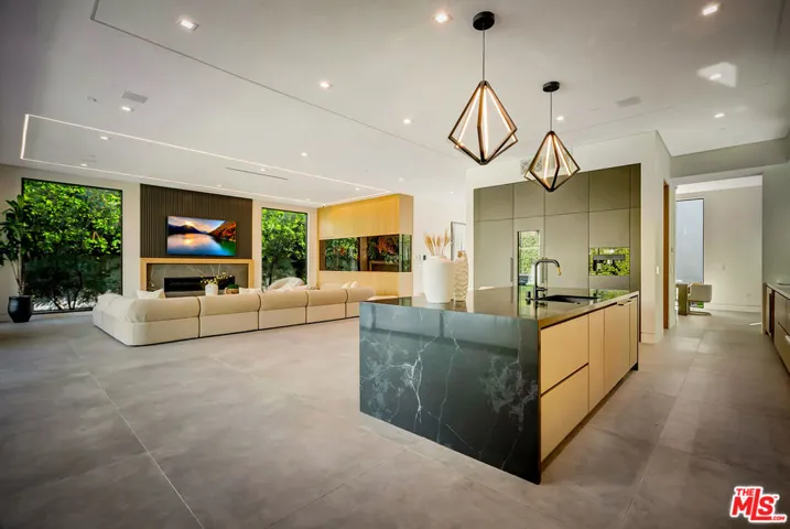15743 Hesby Street, Encino, California 91436