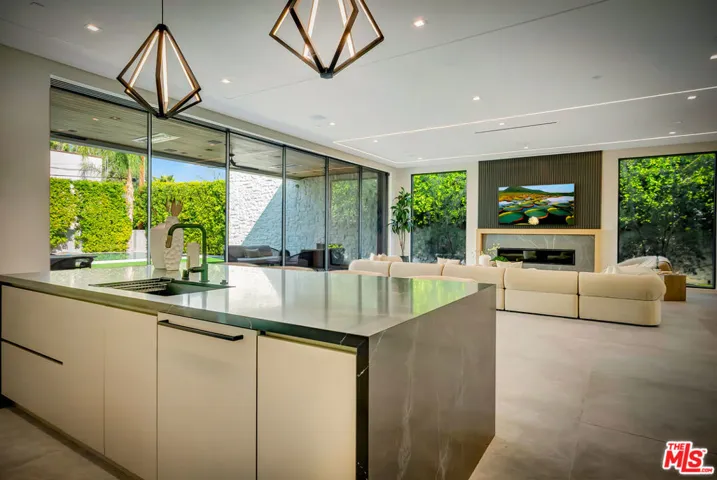 15743 Hesby Street, Encino, California 91436
