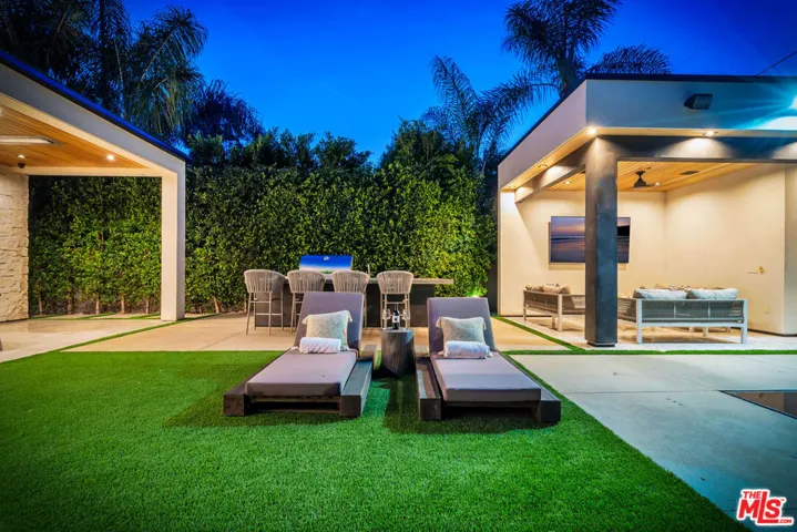 15743 Hesby Street, Encino, California 91436