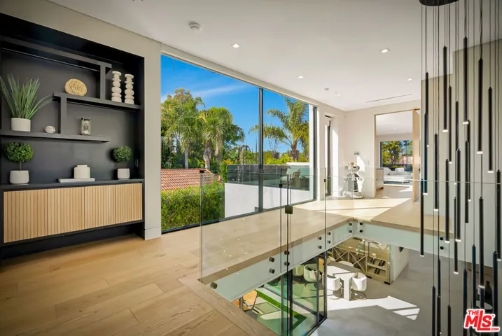 15743 Hesby Street, Encino, California 91436