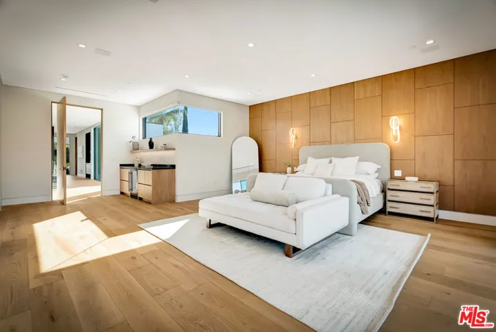 15743 Hesby Street, Encino, California 91436