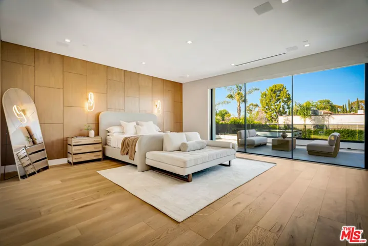 15743 Hesby Street, Encino, California 91436