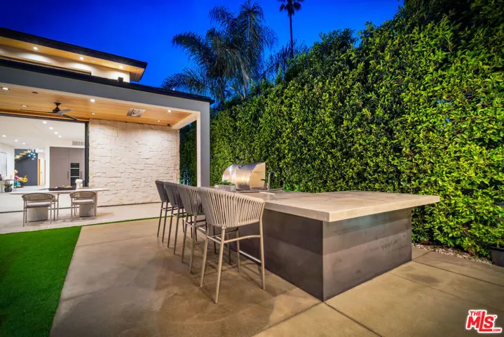 15743 Hesby Street, Encino, California 91436