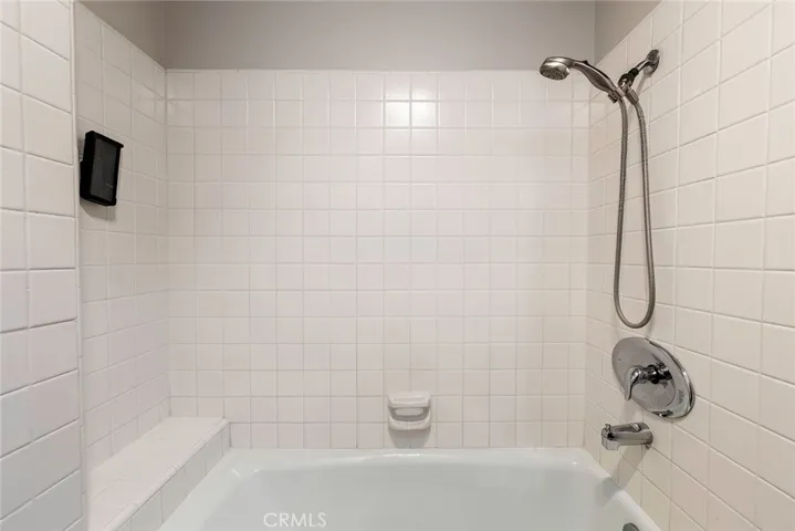 Jr Suite Bath